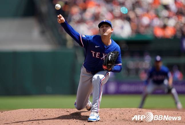 텍사스의 타일러 말리가 27일(한국시간) 미국 오라클파크에서 열린 2025 메이저리그 정규시즌 방문경기에서 샌프란시스코를 상대로 역투하고 있다. /AFPBBNews=뉴스1