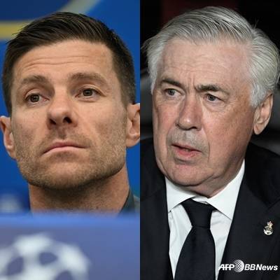 사비 알론소(왼쪽) 감독과 카를로 안첼로티 감독. /AFPBBNews=뉴스1