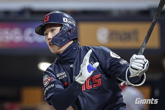 롯데 내야수 전민재는 27일 잠실구장에서 열릴 '2025 신한 SOL Bank KBO 리그' 두산과 주말 3연전 마지막 경기를 앞두고 취재진을 만나 현재까지 올 시즌을 돌아봤다. 롯데 자이언츠