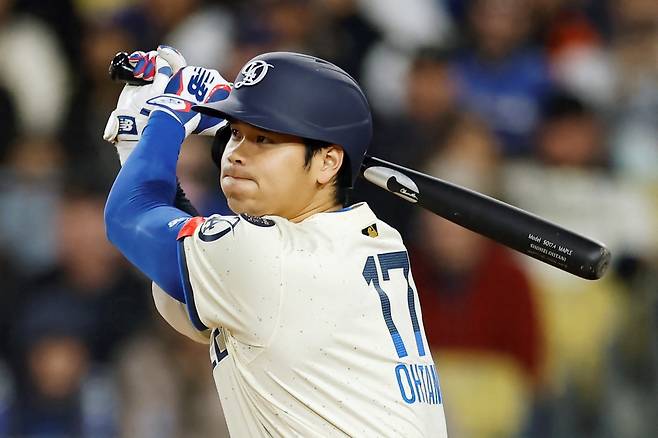 LA 다저스 오타니 쇼헤이가 27일 미국 캘리포니아주 로스앤젤레스의 다저스타디움에서 열린 2025 미국프로야구 메이저리그(MLB) 피츠버그 파이리츠와의 홈경기에 1번 지명타자로 선발 출전해 5타수 3안타 1타점 2득점을 기록했다. AFP 연합뉴스