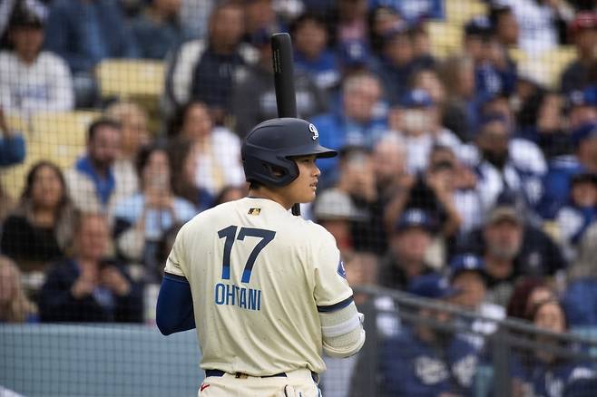 LA 다저스 오타니 쇼헤이가 27일 미국 캘리포니아주 로스앤젤레스의 다저스타디움에서 열린 2025 미국프로야구 메이저리그(MLB) 피츠버그 파이리츠와의 홈경기에 1번 지명타자로 선발 출전해 5타수 3안타 1타점 2득점을 기록했다. AP 연합뉴스