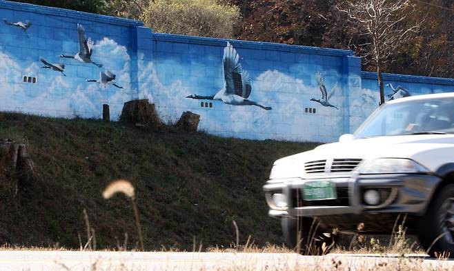 군부대 담벼락 [연합뉴스 자료사진으로 기사내용과 관계 없음.]