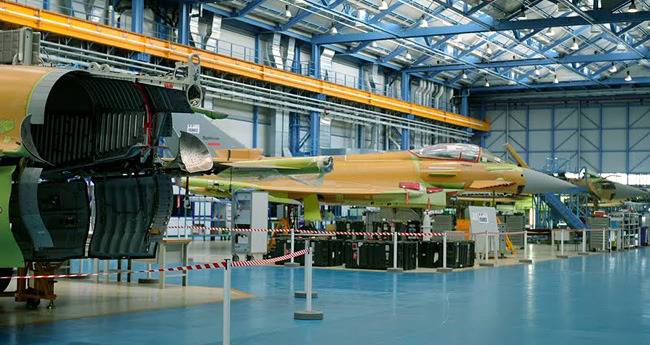 영국 워튼에 있는 타이푼 제조 공장