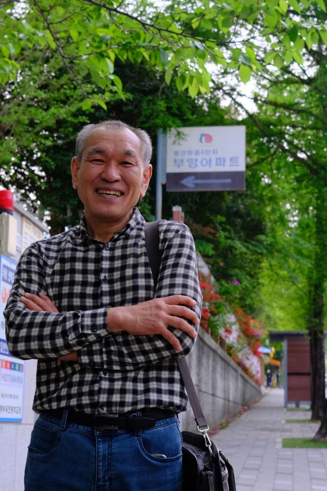 지난 24일 김해 장유 부영아파트 단지 인근에서 만난 이영철 부영연대 대표./김용락 기자/