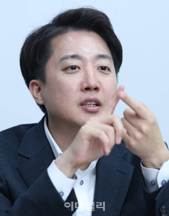 [이데일리 노진환 기자] 이준석 개혁신당 대선 후보가 24일 서울 여의도 국회 의원회관에서 이데일리와 인터뷰를 하고 있다.