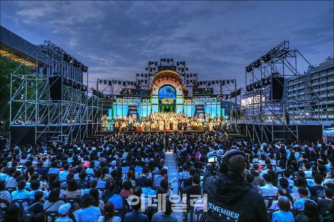 제2회 광화문광장 야외 오페라 ‘카발레리아 루스티카나’의 한 장면. (사진=세종문화회관)