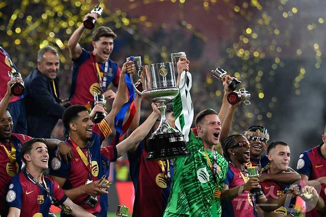 스페인 코파 델레이(국왕컵) 정상에 오른 바르셀로나.  ⓒ AFP=뉴스1