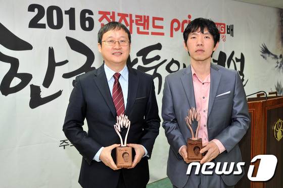 유창혁 9단(왼쪽)과 이창호 9단(한국기원 제공) /뉴스1 ⓒ News1