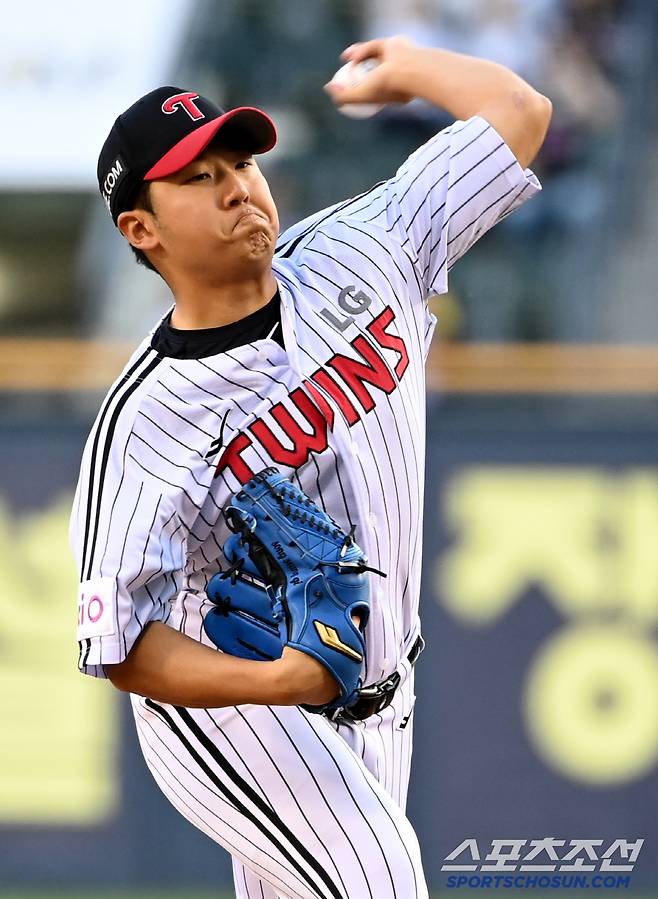 23일 잠실야구장에서 열린 NC와 LG의 경기, LG 선발투수 송승기가 역투하고 있다. 잠실=허상욱 기자wook@sportschosun.com/2025.04.23/