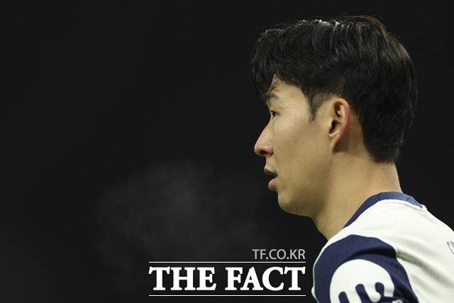 토트넘의 '캡틴' 손흥민은 발 부상으로 이날 리버풀 출전 명단에서 제외됐다./AP.뉴시스