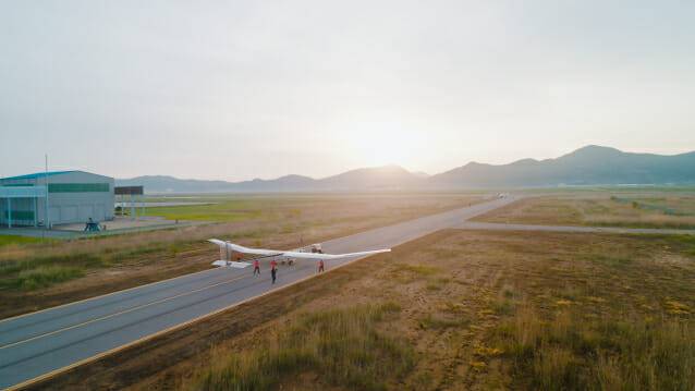 이륙 준비 중인 한국항공우주연구원 성층권 드론, EAV-4. 이날 이 드론은 25분간 비행했다.(사진=한국항공우주연구원)