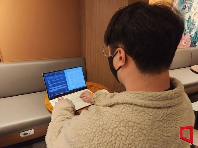 챗GPT 활용하는 취업준비생 모습으로, 기사와는 직접적인 관련 없음. 아시아경제DB