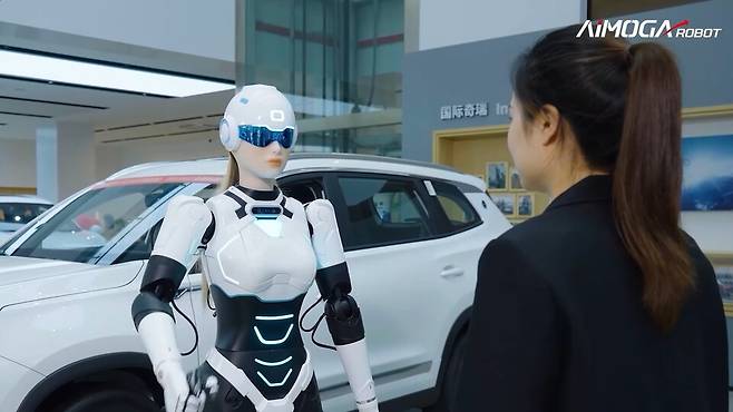 사진 : 체리자동차의 AI 로봇 AiMOGA (출처=OMODA&JAECOO Nederland)