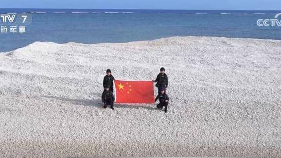 중국 관영 언론은 해당 모래 암초에서 촬영한 자국 해안경비대원들의 사진을 공개했다