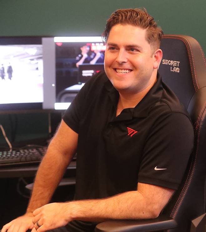 산업/ 10일 오후 서울 강남구 논현동 선릉T1 타워에서 조 마쉬 SKT-컴캐스트 T1 E스포츠 게임단 대표가 본지와의 인터뷰를 갖고 있다. / 장련성 기자