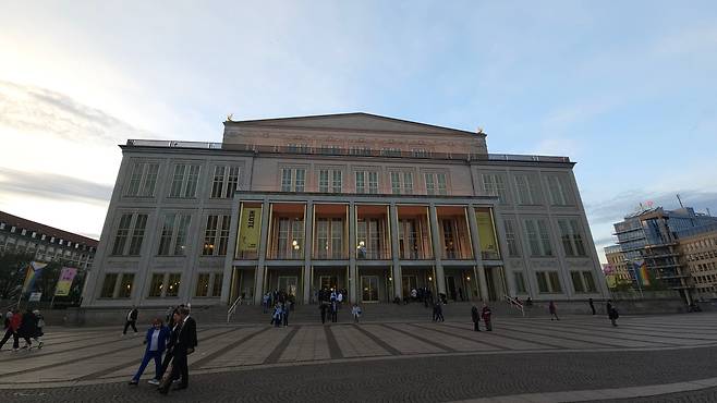구스타프 말러, 리카르도 샤이 등 거장들이 거쳐간 독일 명문 라이프치히 오페라극장./김기철기자