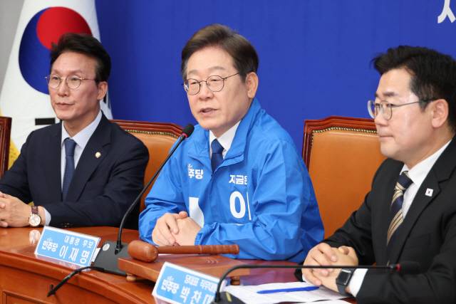 이재명 더불어민주당 대선 후보가 28일 서울 여의도 국회에서 열린 최고위원회의에서 발언하고 있다. 연합뉴스.