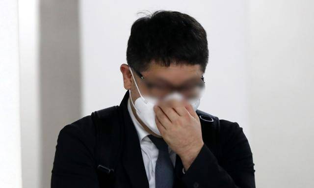 2022년 5월 3일 정영학 회계사가 서울 서초구 서울중앙지법에서 열린 '대장동 개발 배임 혐의'와 관련 27차 공판에 출석하고 있다. 뉴시스