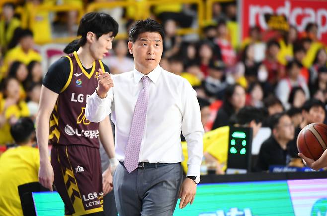 26일 4강 PO 2차전의 조상현 LG 감독. 사진=KBL 제공