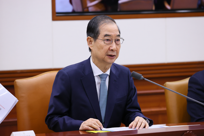 한덕수 대통령 권한대행 국무총리가 24일 세종대로 정부서울청사에서 열린 국정현안관계장관회의를 주재, 모두발언을 하고 있다. (국무총리실)