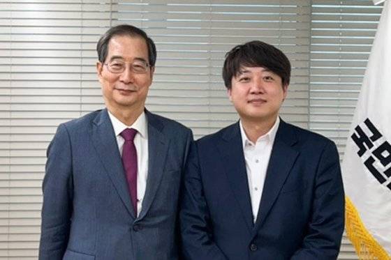 지난 2022년 4월 당시 한덕수 국무총리 후보자가 이준석 당시 국민의힘 대표를 예방한 모습. (사진, 국민의힘)