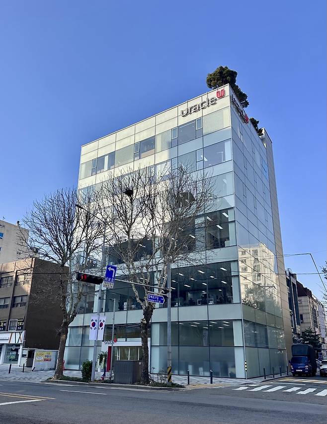 유라클 건물 전경. /사진제공=유라클