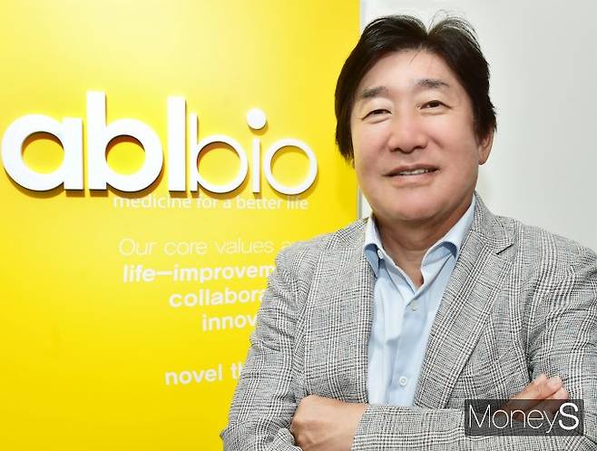 에이비엘바이오가 퇴행성뇌질환 치료제 개발을 위한 인슐린 유사 성장인자 1 수용체(IGF1R) 단일항체의 유라시아 특허 결정을 받으며 IGF1R 단일항체에 대한 권리를 2040년까지 보호받게 됐다. 사진은 이상훈 에이비엘바이오 대표. /사진=임한별 기자