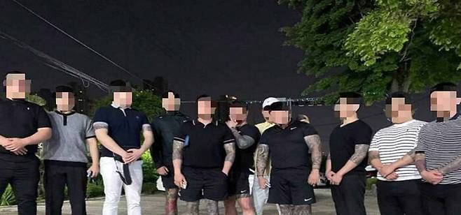 폭력조직원 출소식 단체사진