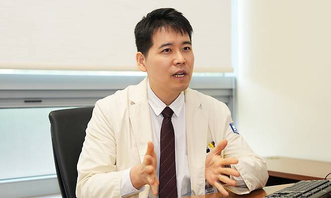 류인혁 서울성모병원 소아청소년과 교수는 “어릴 때 ‘고속노화’ 식단으로 비만, 고혈압, 당뇨 등 문제가 생기는 것이 성인에서 생기는 것보다 더 심각한 문제라고 인식해야 한다”며 “어릴 때부터 초가공식품을 멀리하며 저속노화 식단을 챙겨야 한다”고 강조한다. 서울성모병원 제공