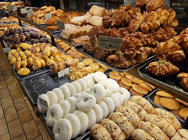 ‘성심당’ 대전역점에 진열된 제품들. 김수연 기자