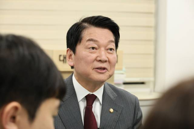 안철수 국민의힘 대선 예비후보가 28일 오전 대전시의회 기자실에서 대전·충청지역 공약을 발표했다. 연합뉴스