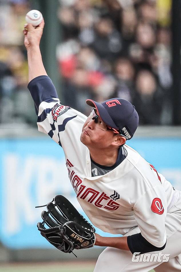 롯데 에이스 박세웅이 향상된 구위를 앞세워 다승 선두를 달리고 있다. 높아진 릴리스포인트에서 나오는 위력적 구위가 눈에 띈다. 사진제공｜롯데 자이언츠