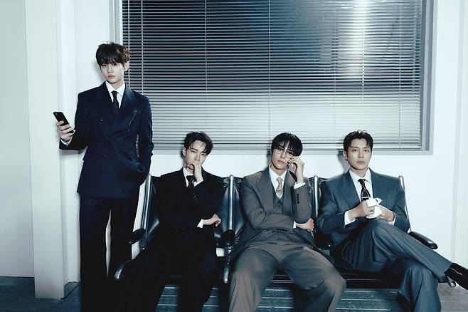 그룹 하이라이트 (왼쪽부터 양요섭, 이기광, 손동운, 윤두준. 어라운드어스 제공)