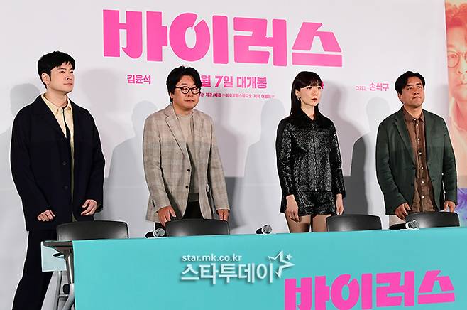 배우 장기하(왼쪽부터), 김윤석, 배두나, 강이관 감독. <강영국 기자>