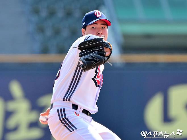 두산 투수 최승용은 27일 잠실구장에서 열린 '2025 신한 SOL Bank KBO 리그' 롯데와 주말 3연전 마지막 경기에서 선발 등판했다. 이날 5이닝 3실점으로 시즌 2승(1패)을 챙겼다. 두산은 올해 최승용이 선발 등판한 6경기에서 5승을 거뒀다. 엑스포츠뉴스 DB