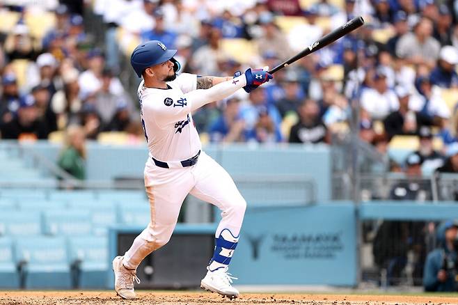 미국 메이저리그 LA 다저스의 앤디 파헤스가 28일(한국시간) 미국 캘리포니아주 로스앤젤레스의 다저스타디움에서 열린 2025 메이저리그 피츠버그 파이리츠와의 홈 경기에서 5타수 4안타 1홈런으로 맹타를 휘두르고 팀 승리를 견인했다. 사진 연합뉴스