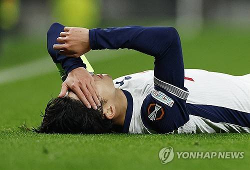 토트넘은 오는 5월 2일 오전 4시(한국시간) 영국 런던에 있는 토트넘 홋스퍼 스타디움에서 보되/글림트(노르웨이)와 2024-2025시즌 유럽축구연맹(UEFA) 유로파리그 준결승 1차전을 치른다.&nbsp;손흥민의 출전 여부가 불투명하다. 현재 손흥민은 발 부상으로 공식전 4경기 연속 결장했다. 리버풀전도 예외는 아니었다.  프랑크푸르트와의 유로파리그 8강 1차전 때 강한 태클을 당해 발에 충격을 받은 뒤 내리 4경기를 결장해 토트넘 팬들의 우려가 커졌다.&nbsp;&nbsp;연합뉴스