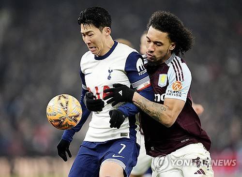 영국 BBC가 28일(한국시간) 애스턴 빌라가 토트넘 홋스퍼가 요청한 프리미어리그 맞대결 일정 요청 변경을 거부했다고 전했다.&nbsp;  토트넘은 지난 27일&nbsp;공식 홈페이지를 통해 오는 19일 예정된 애스턴 빌라와의 2024-2025시즌 프리미어리그 최종전 일정 변경을 위해 사무국과 논의를 거치고 있다고 밝혔다.&nbsp;연합뉴스