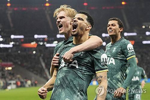 영국 BBC가 28일(한국시간) 애스턴 빌라가 토트넘 홋스퍼가 요청한 프리미어리그 맞대결 일정 요청 변경을 거부했다고 전했다.&nbsp;  토트넘은 지난 27일&nbsp;공식 홈페이지를 통해 오는 19일 예정된 애스턴 빌라와의 2024-2025시즌 프리미어리그 최종전 일정 변경을 위해 사무국과 논의를 거치고 있다고 밝혔다.&nbsp;연합뉴스