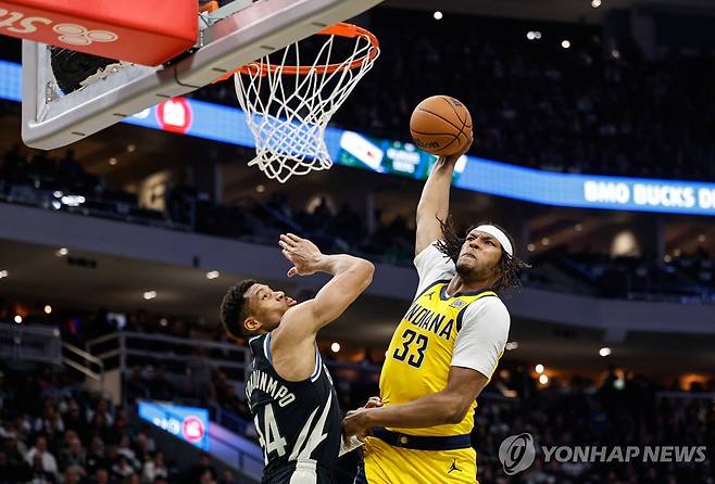 슛하는 마일스 터너 [AP=연합뉴스]