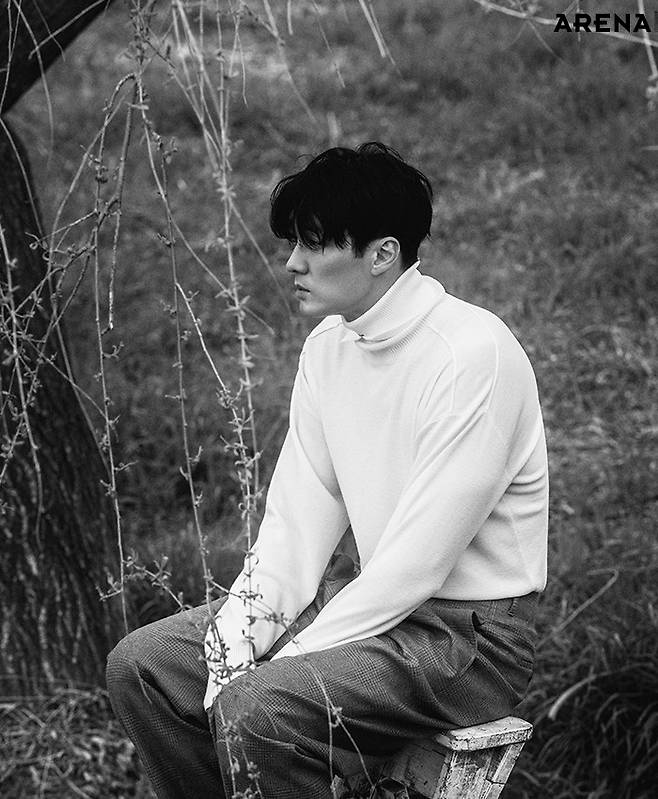 터틀넥 톱·팬츠 모두 버버리 제품.