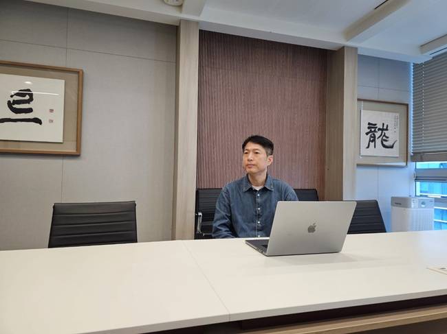 김석환 위믹스 대표가 비즈워치와 인터뷰하고 있다./사진=김동훈 기자