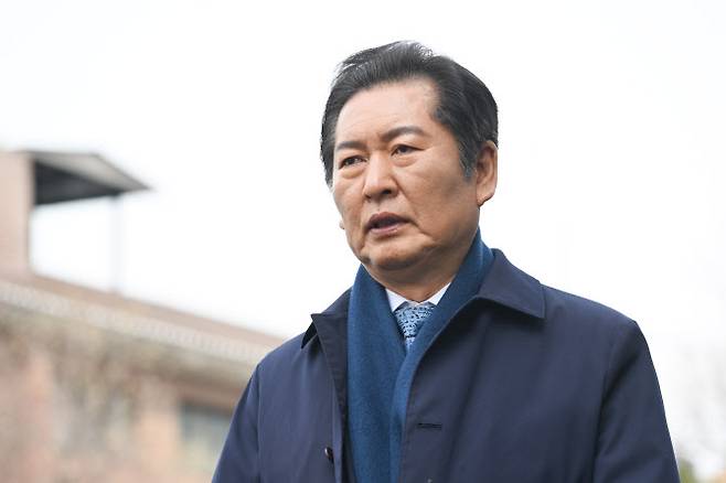 정청래 국회 법제사법위원장이 지난달 18일 서울 종로구 헌법재판소에서 열린 박성재 법무부 장관 탄핵심판 첫 변론에 출석, 취재진 질문에 답하고 있다.(사진=국회 공동취재단)