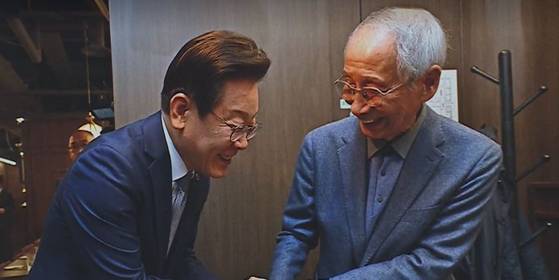 이재명 더불어민주당 대선 후보와 윤여준 전 환경부 장관. 〈자료사진=JTBC 화면 캡처〉