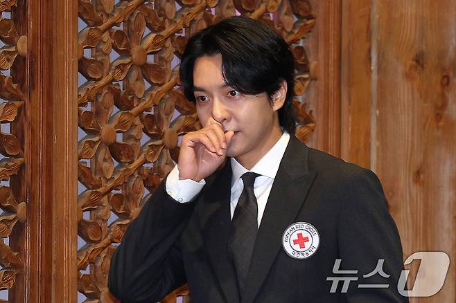 대한적십자사 기후위기 복원력 홍보대사인 가수 이승기가 2일 오전 서울 중구 한국의집에서 열린 도시 협력 플랫폼 국제회의 개회식에 참석하고 있다. 이번 행사에는 전 세계 26개국 약 100여 명의 도시 및 재난복원력 전문가가 모여 도시 내 기후 대응 및 재난복원력 강화를 논의한다. 2024.7.2/뉴스1 ⓒ News1 신웅수 기자