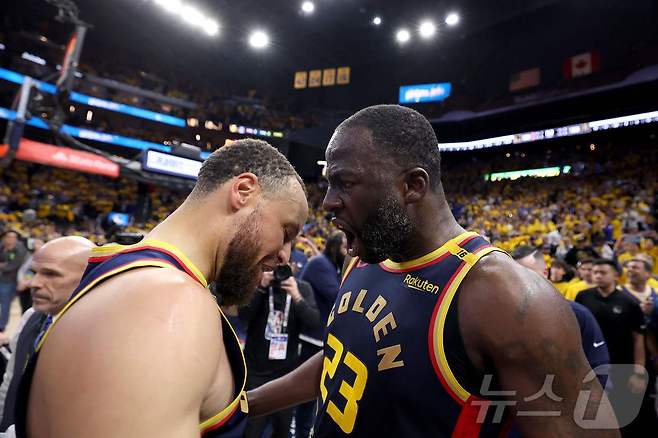 골든스테이트 워리어스가 29일(한국시간) 열린 2024-25 NBA 서부 콘퍼런스 1라운드 4차전에서 휴스턴 로키츠를 109-106으로 이겼다. ⓒ AFP=뉴스1