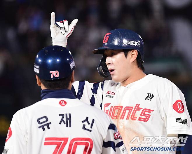 23일 부산 사직야구장에서 열린 롯데와 한화의 경기. 2회 1타점 적시타 날린 롯데 나승엽. 부산=송정헌 기자songs@sportschosun.com/2025.04.23/