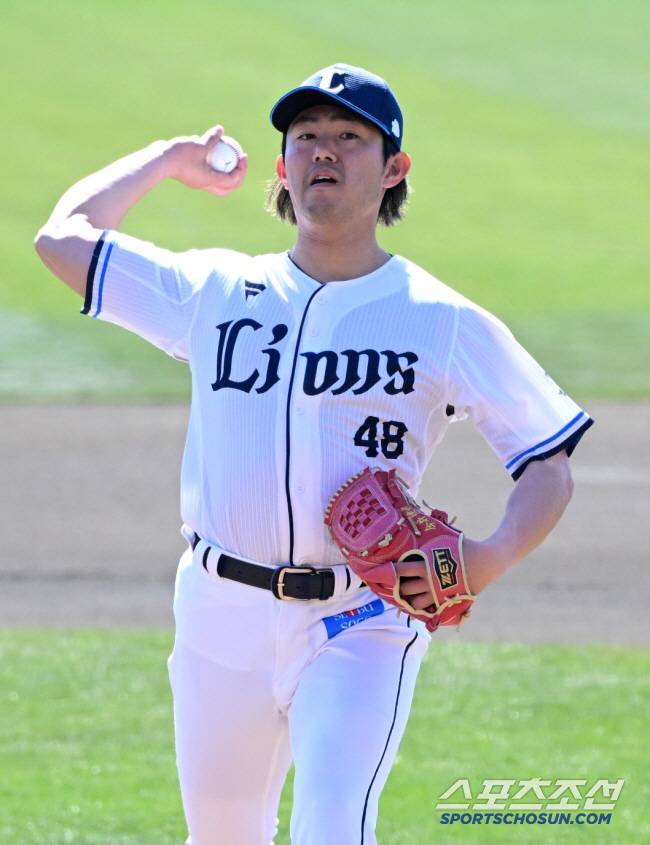 지난 2월 미야자키에서 열린 두산과 연습경기에 등판한 세이부 에이스 이마이. 4월 4경기에 등판해 평균자책점 0.30을 기록했다. 박재만 기자