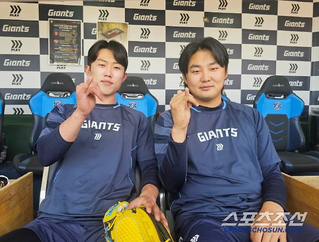 전민재(왼쪽)-정철원. 이종서 기자