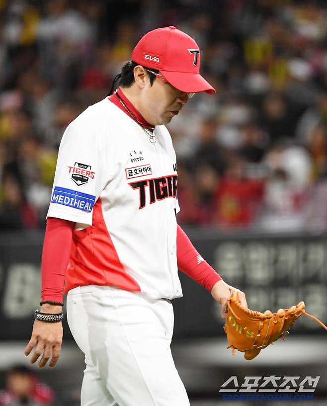 25일 광주 기아챔피언스필드에서 열린 KIA 타이거즈와 LG 트윈스의 경기. 6회초 무사 만루 KIA 양현종이 마운드에서 내려오고 있다. 광주=박재만 기자 pjm@sportschosun.com/2025.04.25/